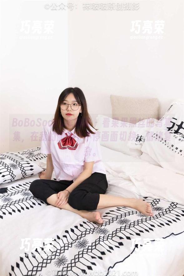 BoBoSocks袜啵啵 - 看果果黑丝的写真集，在我的脑海中不停画面切换，情绪复杂。
