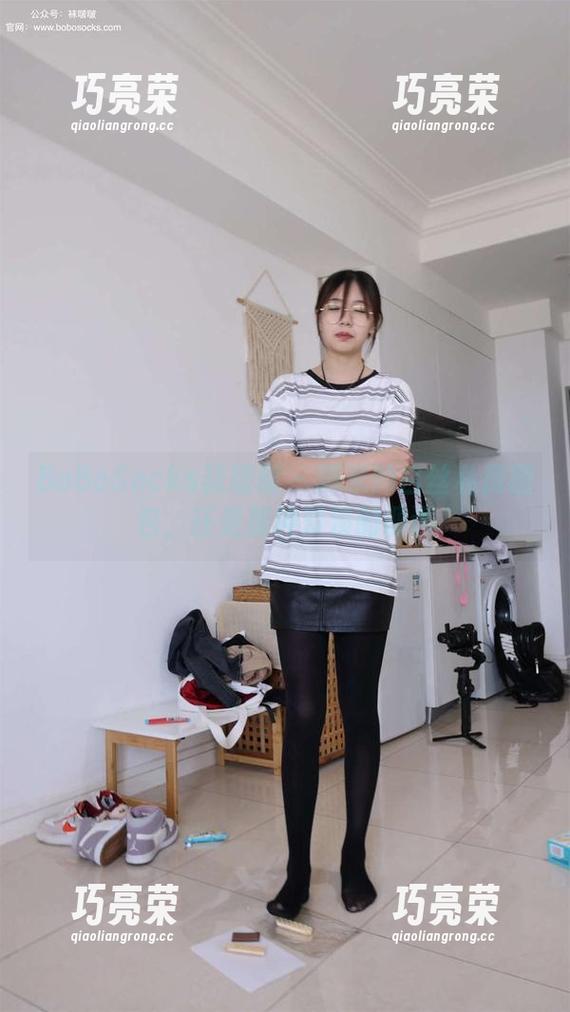 BoBoSocks袜啵啵-糯米 BoBoSocks袜啵啵 - 糯米的白丝私房图包,还是那种淡淡的调调