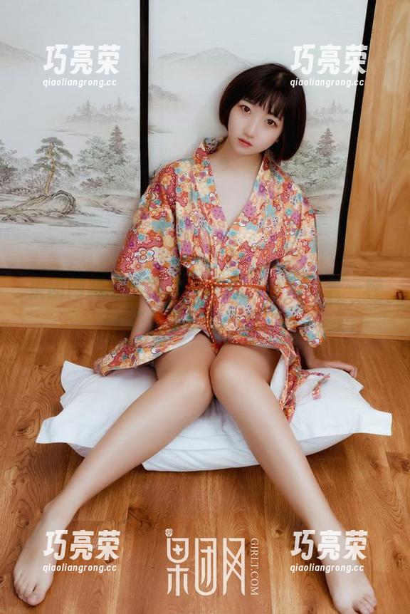 GIRLT果团网 果团网藏着的纹身女套图,隐隐透着一种交代不清的气氛。