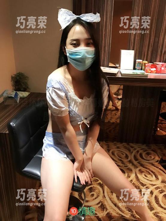 ROSI口罩 带点坏坏的ROSI,纯情嫩学妹的私房美图让人忍不住多看几眼