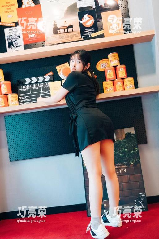 像Sonson(손손)一样，随便一拍，私下里的灰丝也能炸裂全网。