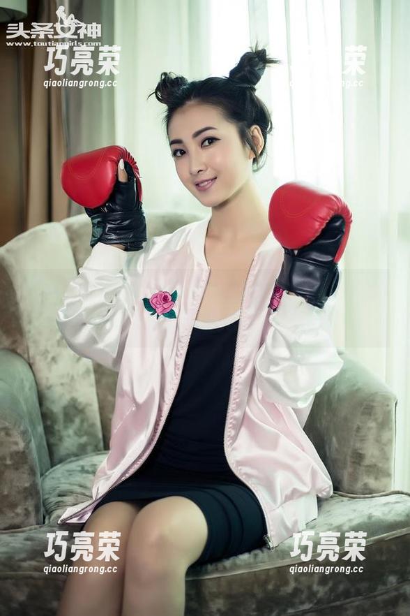 TouTiao头条女神-娜依灵儿 TouTiao头条女神 - 娜依灵儿的红裙美图,你以为免费只是大方?太天真了!