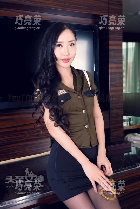 TouTiao头条女神-赵灵儿 TouTiao头条女神 - 看!赵灵儿的图集,校服居然还能这样穿?