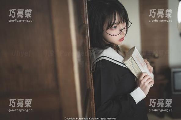 Uhye(이유혜)的“PureMedia”原图，秒杀你脑海里的那点儿奇怪想法。