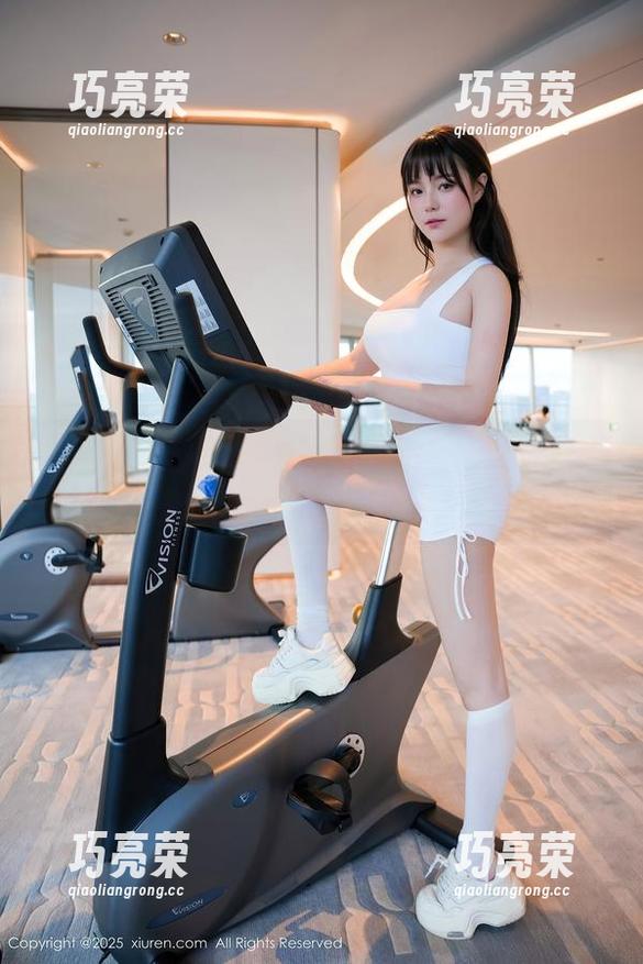 Xiuren秀人网 - 优琪琪子yuki的高清美图：当丝袜成了模特的“武器”！