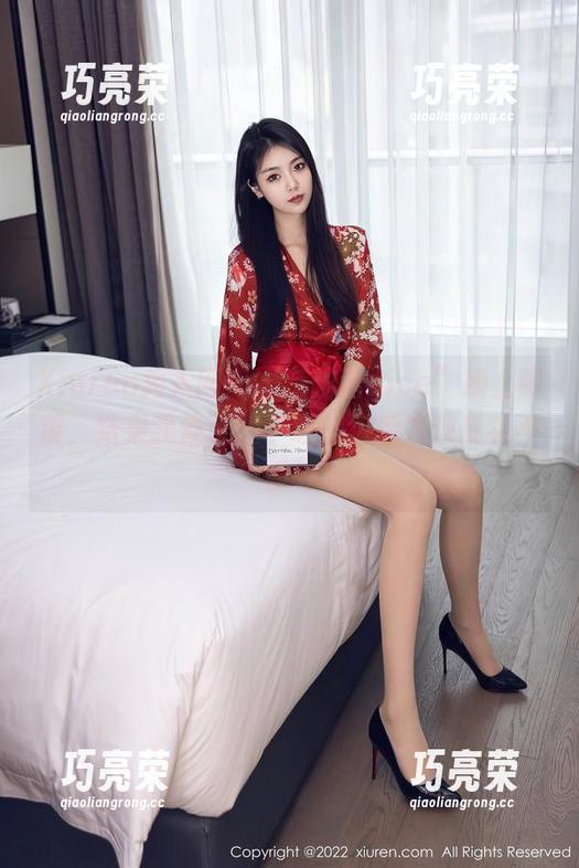 Xiuren秀人网-奈汐酱nice Xiuren秀人网 - “奈汐酱nice”换上眼镜,结果我傻了,下载图包后发现其实不傻…