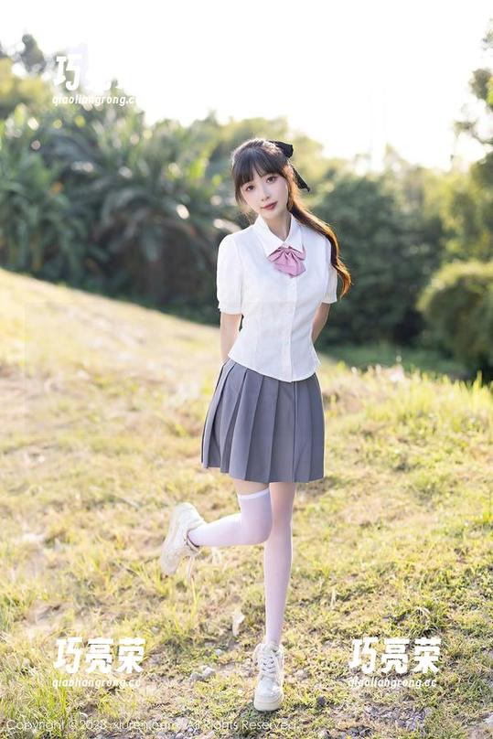 Xiuren秀人网-星星baby Xiuren秀人网 - 高清的星星baby美图,穿上比基尼的她,阳光照过来会不会更闪呢?