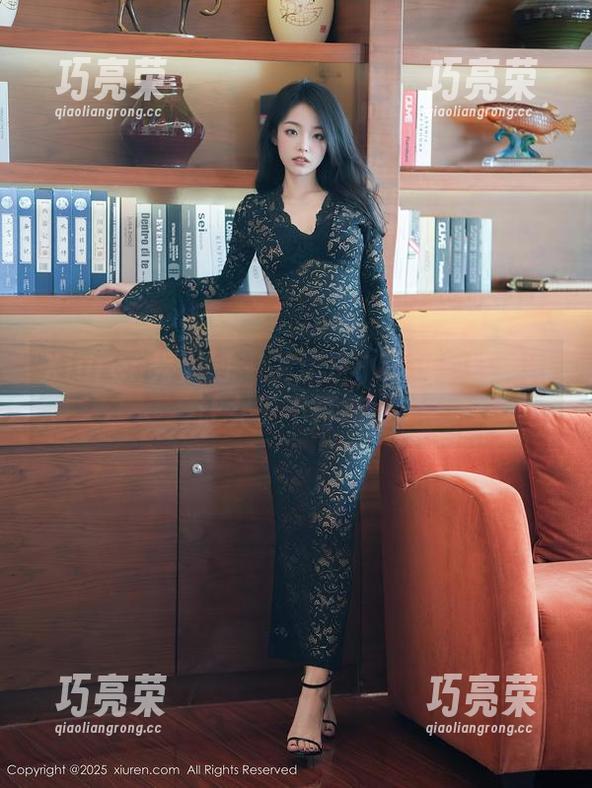 Xiuren秀人网-是小逗逗 Xiuren秀人网 - 关注是小逗逗:这美图让女王不再高冷