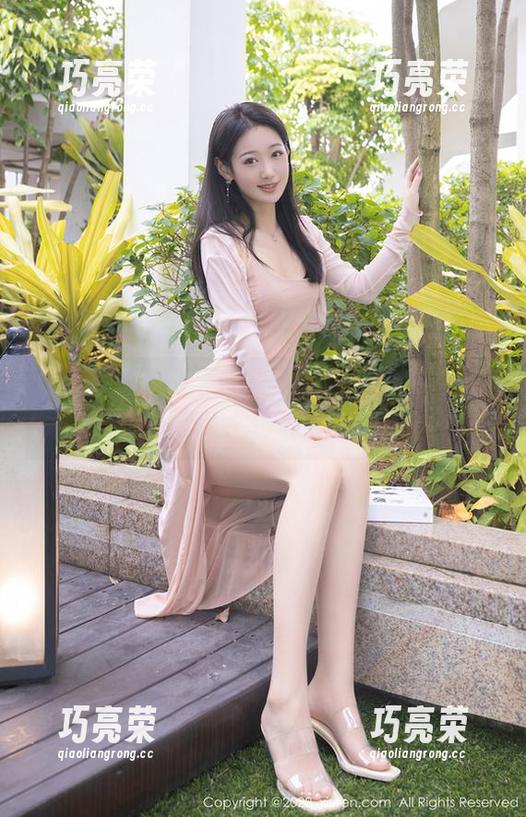 Xiuren秀人网-米妮大萌萌 Xiuren秀人网 - 遇到米妮大萌萌的写真全集,默默想:我也想要一份可爱。