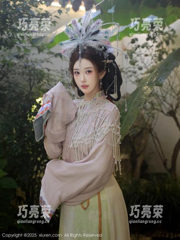 Xiuren秀人网-黄婧GIGI Xiuren秀人网 - 黄婧GIGI穿职业装的图集,完全无圣光,小心你的公文包被我大衣撞到!