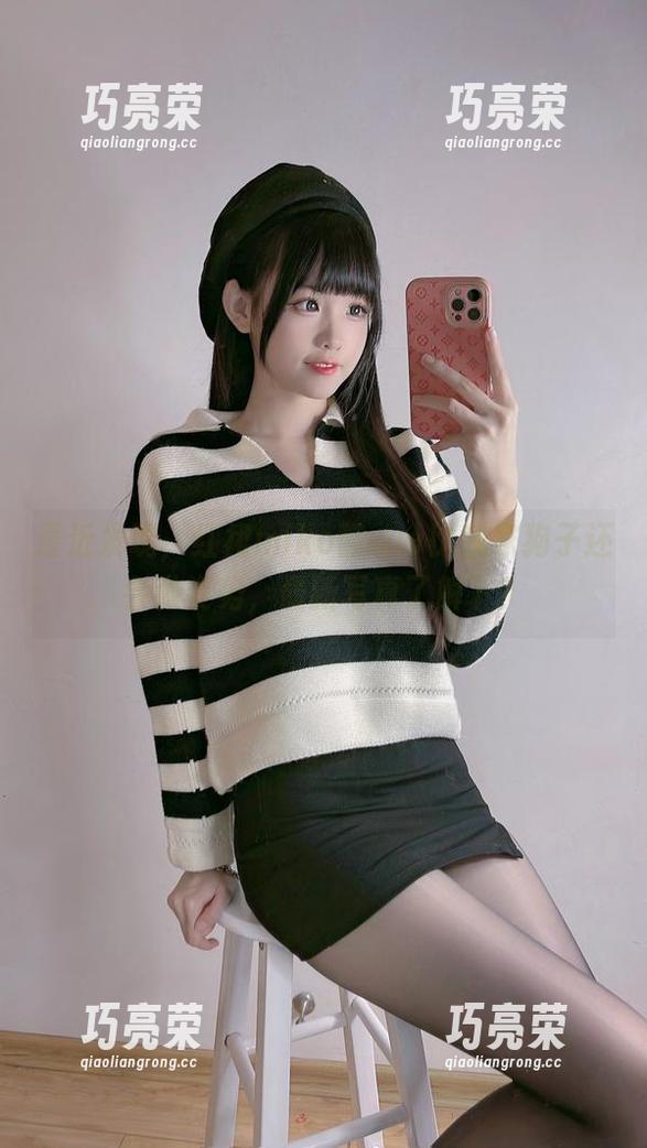 miko酱ww 最近发现,红裙miko酱ww比我家狗子还会做姿势,最新写真了解下?