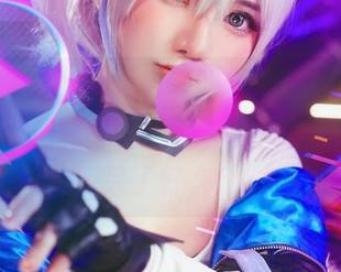 sally dorasnow多啦雪的丝袜写真:每一寸都是随意的优雅,画像竟然让我发呆了好久。