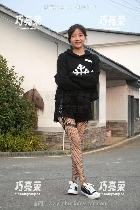 初夏女神-柒柒 初夏女神 - 美图时间,观看柒柒如何在夏日里“荡漾”