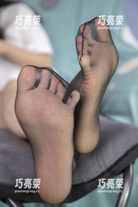 南国足艺-沫沫 南国足艺 - 免费的婚纱图包!沫沫一抬手,整个人都处于一种我也想试试的状态。