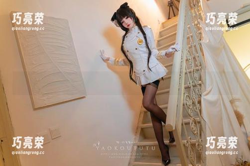 咬人小小兔 咬人小小兔游池边的全套泳装原图,旁边的风景都开始氤氲?