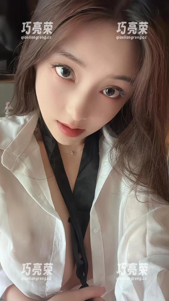 奶雯 微密圈 - 奶雯“红色战衣”合集更新,让人想问她这衣服是打哪里的啊?