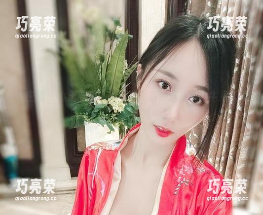 小玉吃果冻 微密圈 - 小玉吃果冻的写真,哟,这肌肤比牛奶还滑腻,真让人想喝一口。