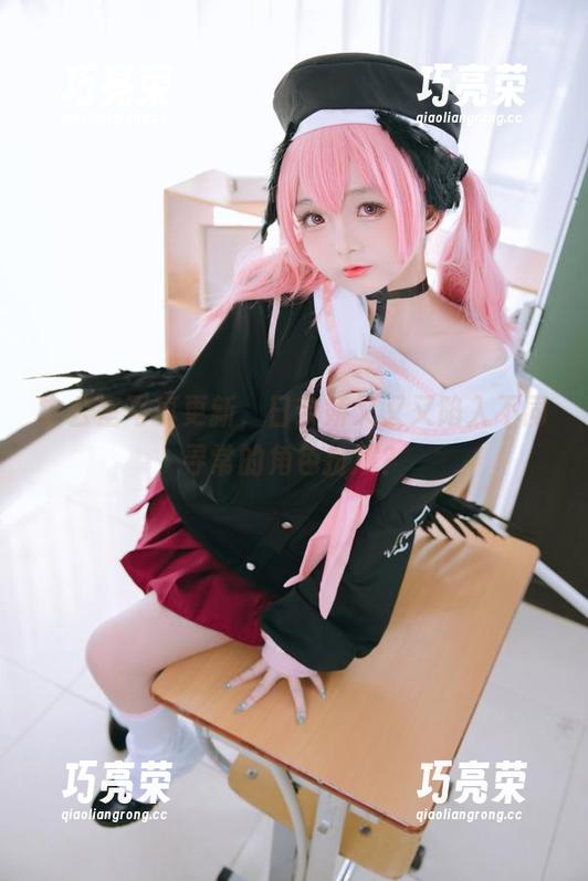 日奈娇 办公室写真更新,日奈娇又又又陷入不同寻常的角色扮演?