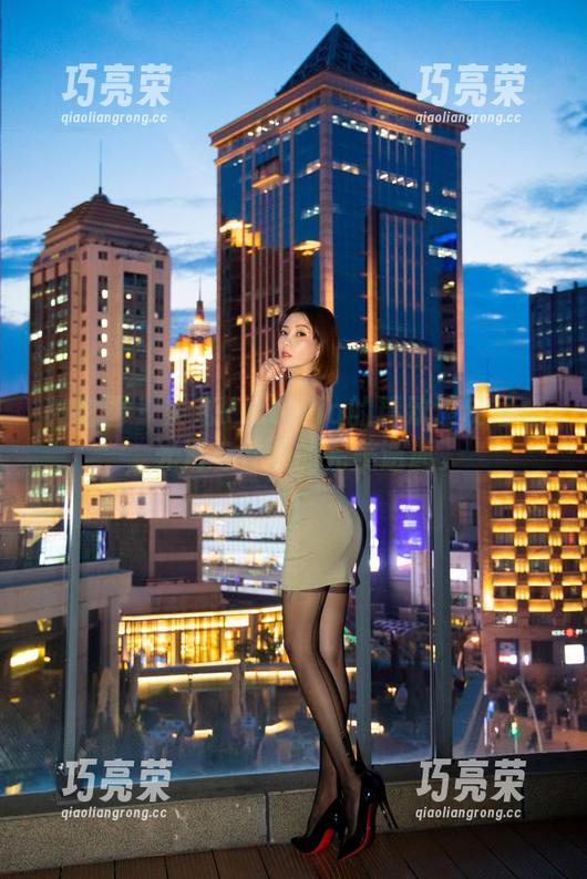 微密圈 - 果儿Victoria的精致漆皮写真，光滑与性感的完美邂逅。