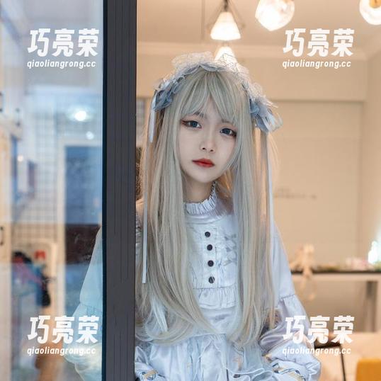 梨瑾瑾 看梨瑾瑾这组私房自拍,图片里的神情可以给我很多遐想空间,好吧,我承认我在偷看。