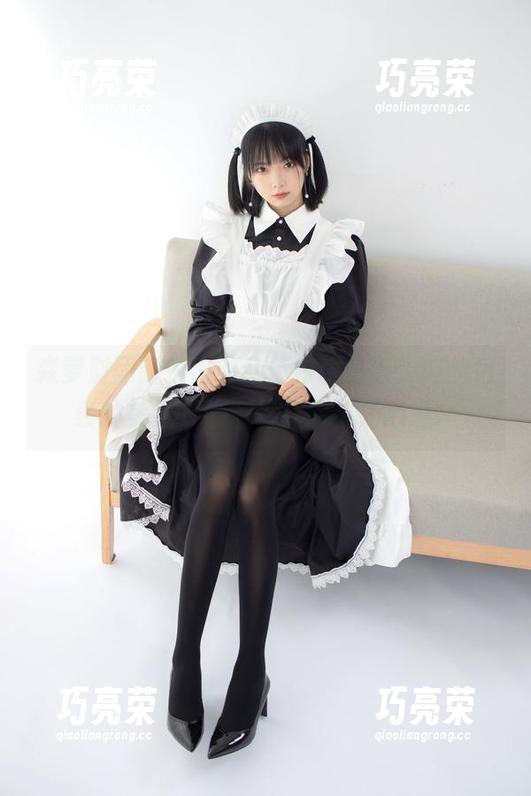森萝财团 森萝财团新推出的红色校服合集,肉丝包裹的美足,隐藏着几分小坏心思。