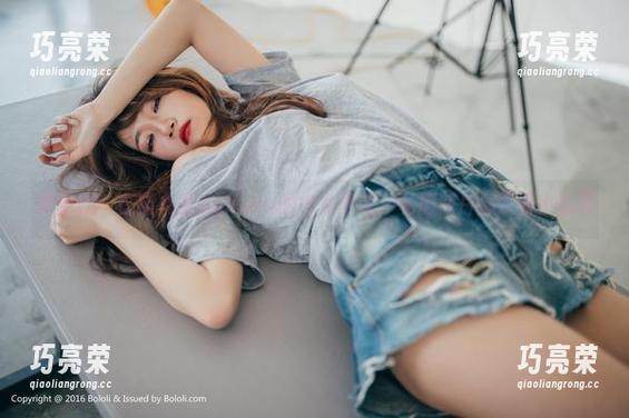 波萝社-猫九酱Sakura 波萝社 - 在猫九酱Sakura的少女村庄,私房照片都带着小心思