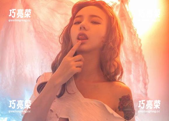 洛丽塔大哥 照片里的吊带睡衣,跟洛丽塔大哥采访一下,直呼过瘾!