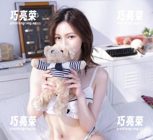 白露Bululu 白露Bululu的内衣套图,明明就想赶紧滑过去,可是又被晃住了!
