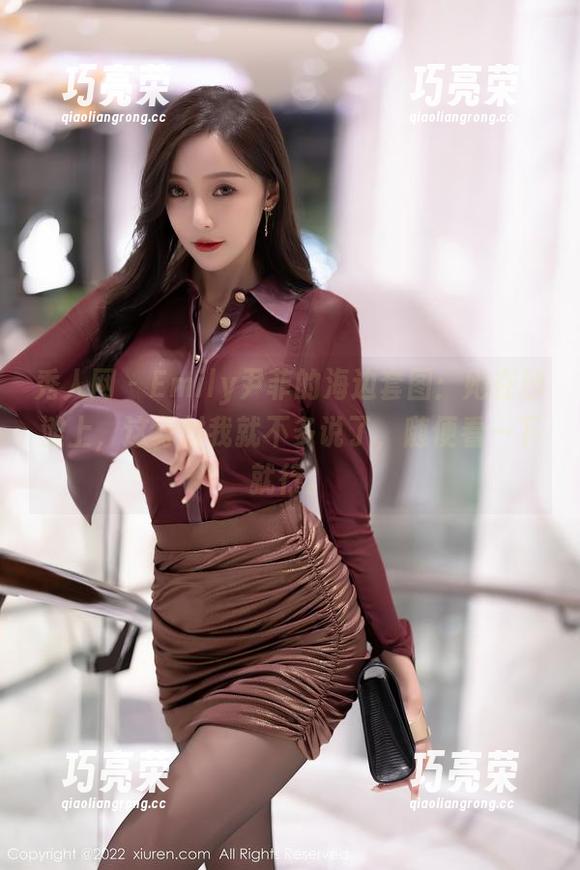 秀人网-Emily尹菲 秀人网 - Emily尹菲的海边套图:她在沙滩上,这身材我就不多说了,随便看一下就行。