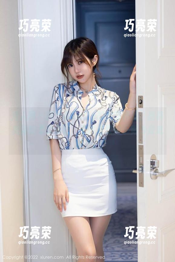 秀人网-周于希Sally 秀人网 - 周于希Sally的定制作品,丝袜美臀的柔软曲线,果然是软妹子努力做成硬件!