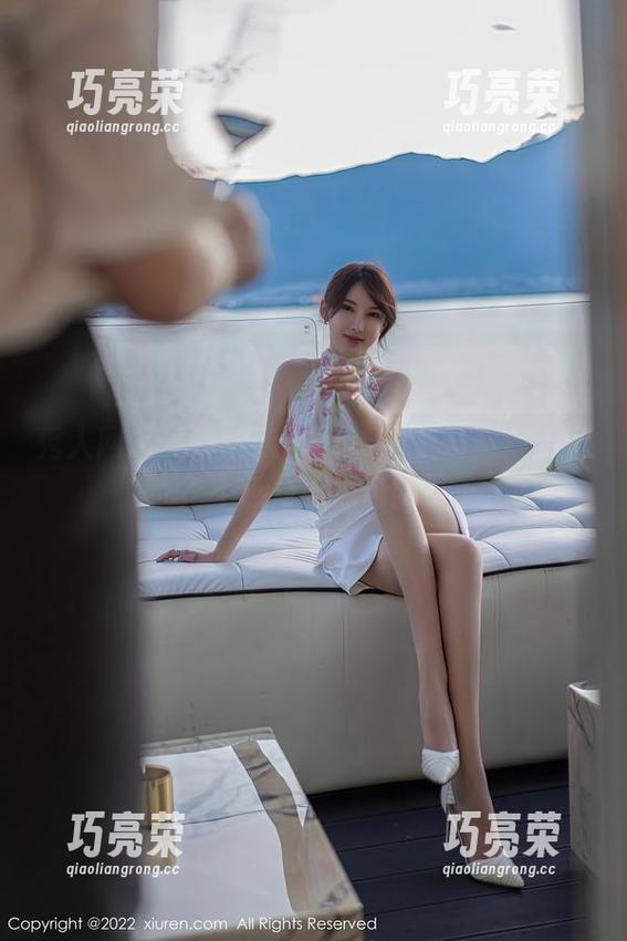 秀人网-陆萱萱cecillia 秀人网 - 陆萱萱cecillia的双马尾:无圣光?不过是有点风的日子