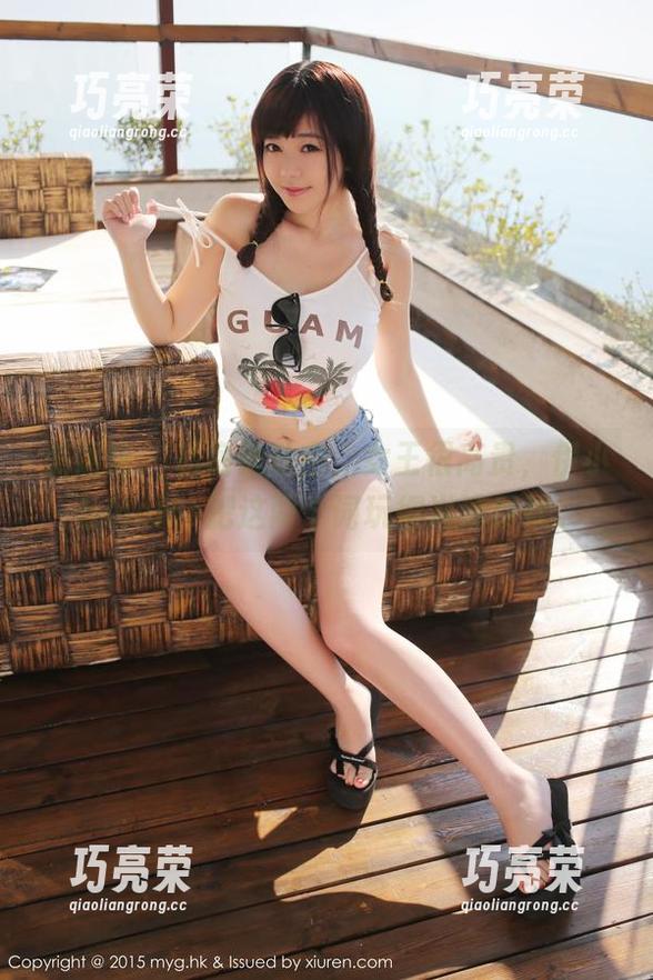 美媛馆-伊小七MoMo 美媛馆 - 私房很私密,女王很高贵,伊小七MoMo把这两个词玩得淋漓尽致。