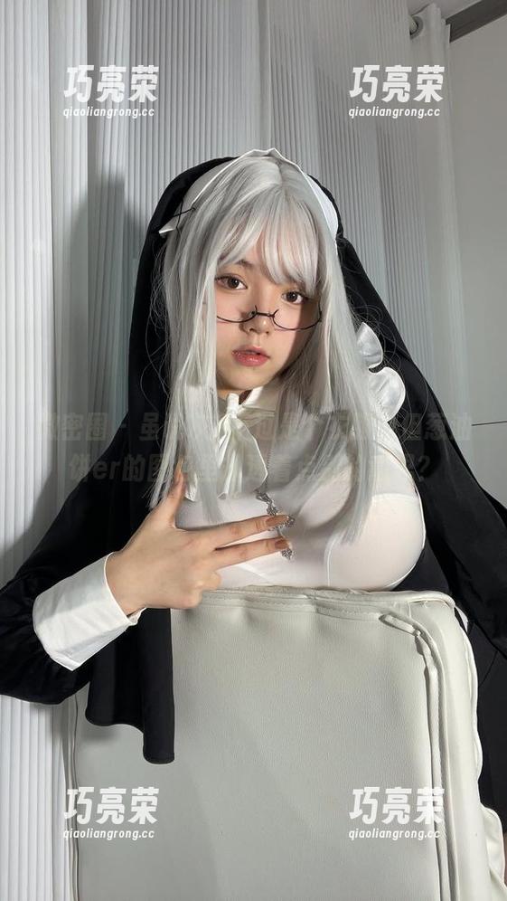 葱油饼er 微密圈 - 虽说灰T不过是个衣服,但葱油饼er的图包里却透着点别的意思?
