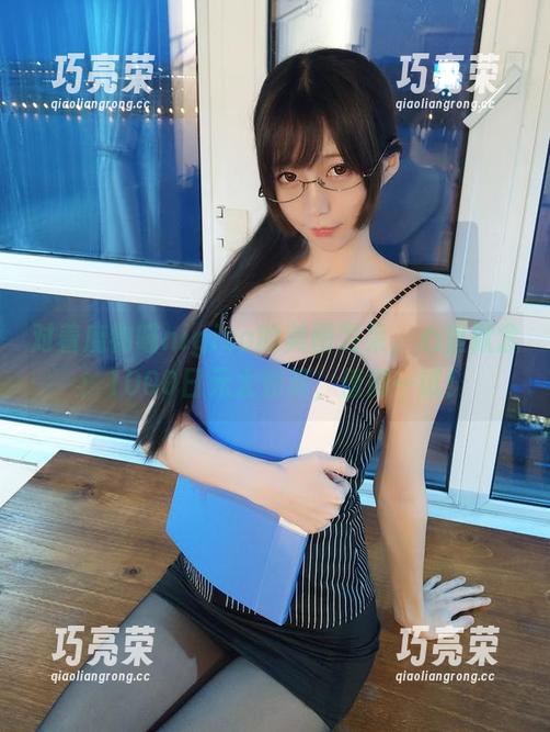 对着魔物喵nigisa的美图发呆，心里默念：1000日元太划算，值得一试！