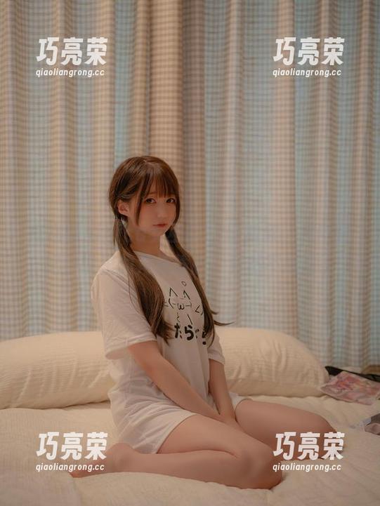 魔物喵nigisa 魔物喵nigisa女巫COS最新款,和中世纪小说里的角色撞脸,竟然不尴尬。