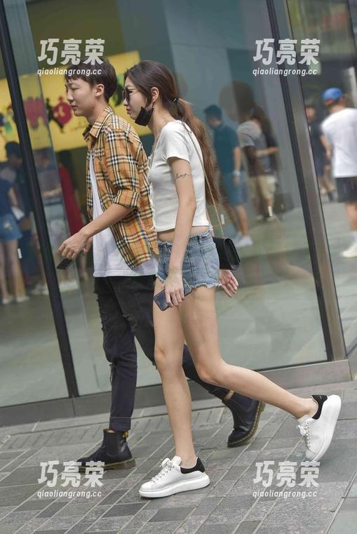 魔镜街拍-婷婷 魔镜街拍 - 私房篇:婷婷的粉裙日常工作也太真实了吧