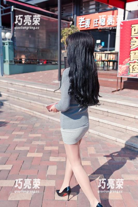 魔镜街拍 魔镜街拍:私房小妹与短丝袜的热裤系列图集,来,一起瞧瞧啊