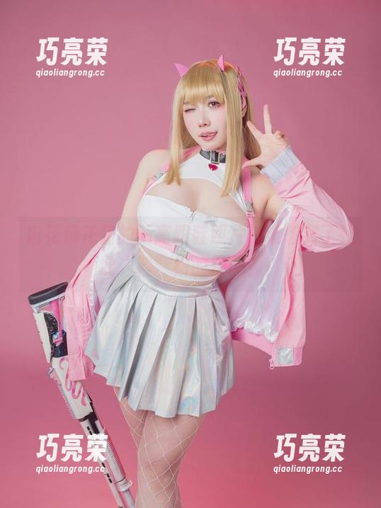 麻花麻花酱 麻花麻花酱的新高跟鞋照片,谁想到了如此“鞋”癖的搭配?!